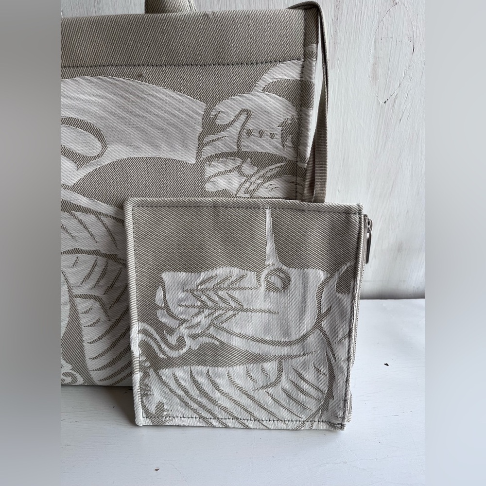 BURBERRY Canvas Tote Bag- Hunter IP Pattern - Picture 10 of 11